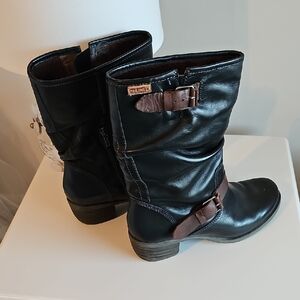 Pikolinos Black and Brown Leather Boots